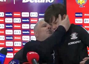 „Te iubesc, vino să te pup!” » Viral! Conferința lui Șumudică, întreruptă: „Ca și cum vine Moș Crăciun”