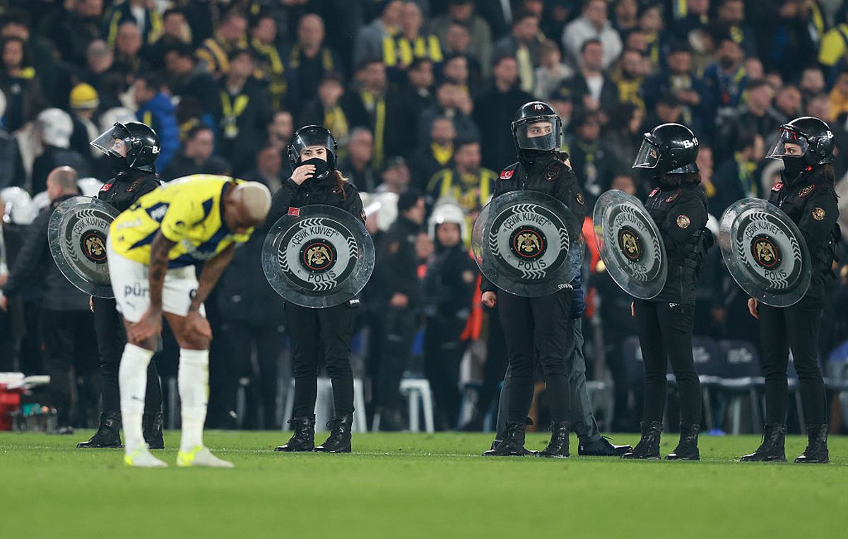 Fenerbache - Galatasaray, derby cu scandal în Turcia