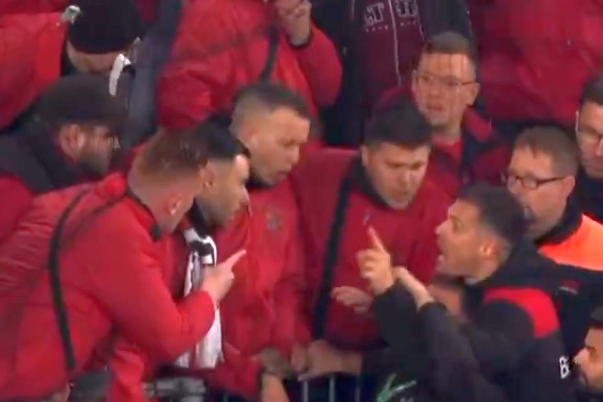 Vedeta lui Leverkusen a urcat în peluză printre ultrașii furioși, după umilința din Cupă! Echipa lui Xabi Alonso, eliminată de Liga a 3-a!