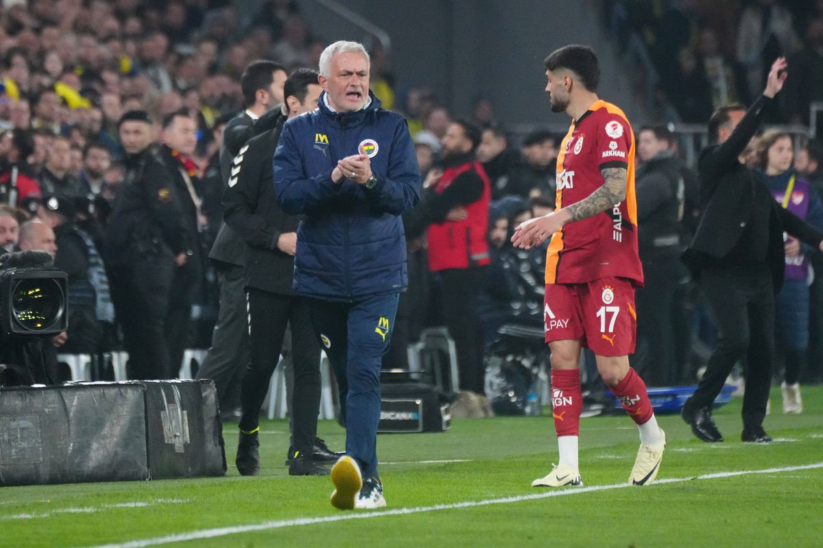 Fenerbache - Galatasaray, derby cu scandal în Turcia