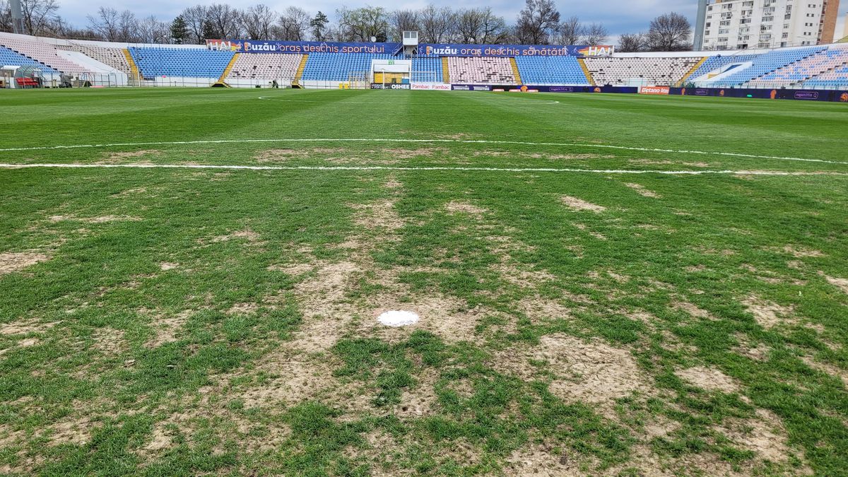Cum arată gazonul de la Buzău, înainte de Metalul - Rapid