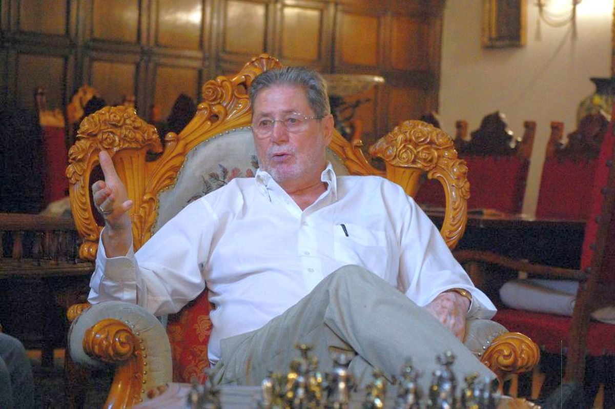 „E într-o depresie... nu pot să-l scot din casă deloc” » Dezvăluiri despre absența lui Cornel Dinu de aproape doi ani: „E cea mai mare durere a mea”