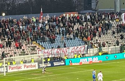 „E mai bine așa?” » Ruptură totală la Rapid! Conducerea e divizată în tribune, suporterii protestează » Ce s-a întâmplat la meciul cu Metalul Buzău