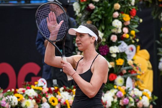 Patricia Țig salutând publicul la Bogota Foto: Instagram Copa Colsanitas