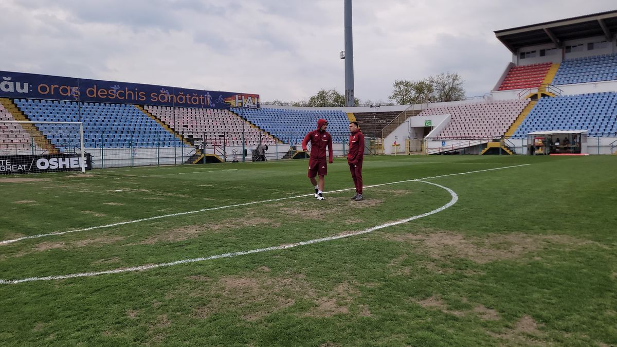 Șumudică n-a scăpat de marea temere! Cum arată gazonul de la Buzău, cu o oră înainte de Metalul - Rapid