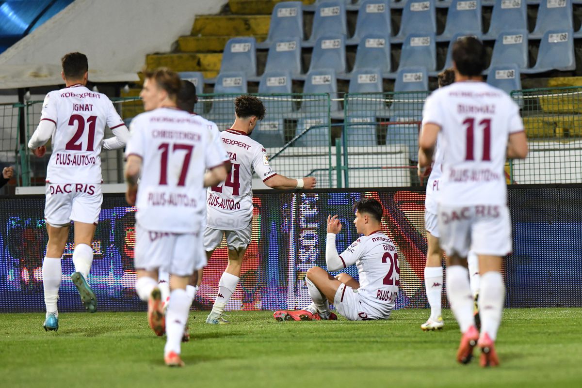 Imagini de la finalul meciului Metalul Buzău - Rapid