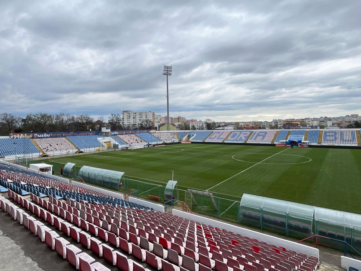 Șumudică n-a scăpat de marea temere! Cum arată gazonul de la Buzău, cu o oră înainte de Metalul - Rapid