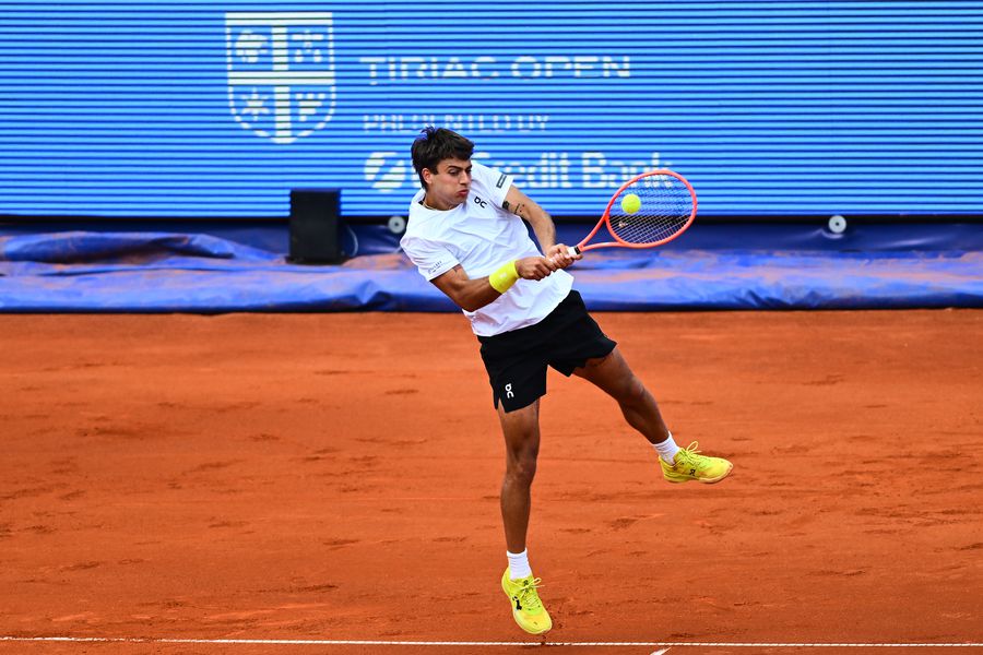 Flavio Cobolli în acțiune FOTO Raed Krishan/Țiriac Open Flavio Cobolli, cel care l-a eliminat pe Richard Gasquet la Țiriac Open: „Îl admir pe Sinner ca persoană, este o inspirație pentru noi”