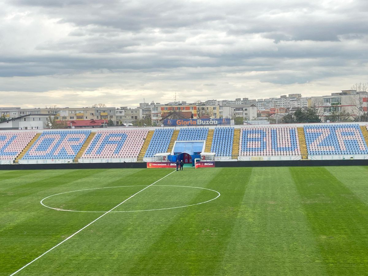 Șumudică n-a scăpat de marea temere! Cum arată gazonul de la Buzău, cu o oră înainte de Metalul - Rapid