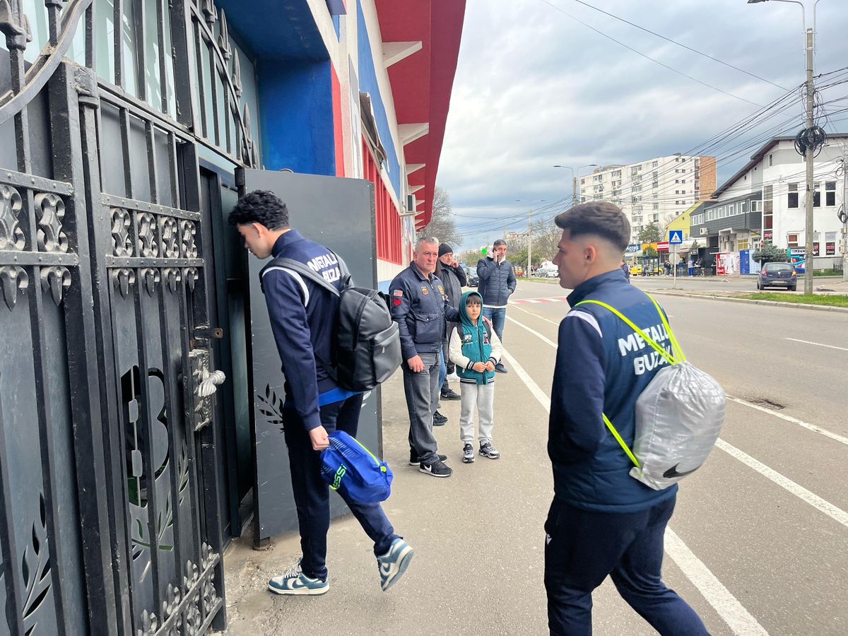 Imagini înainte de Metalul Buzău - Rapid