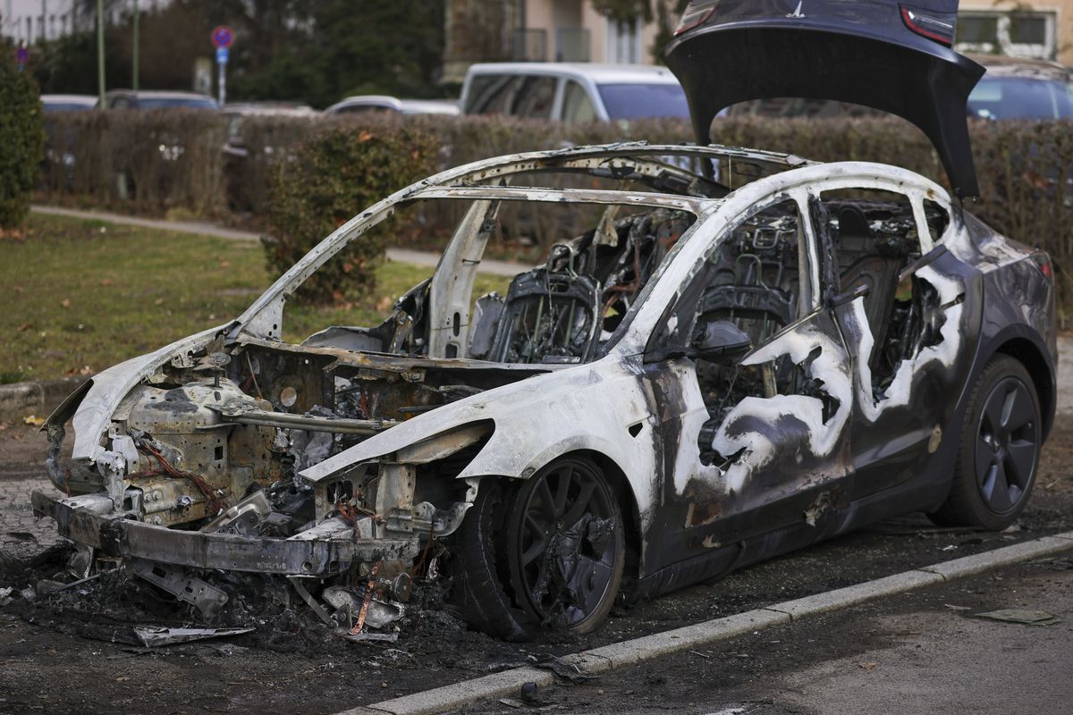 Tesla incendiate în Berlin / foto: Guliver/gettyimages