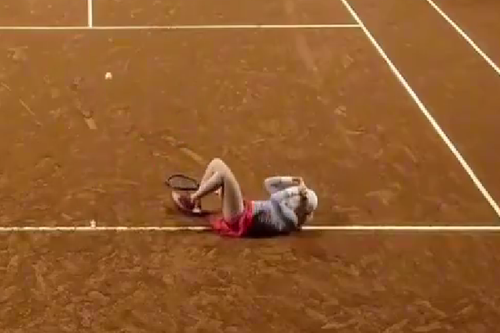 Francesca Jones s-a prăbușit pe zgură/Foto: captură X