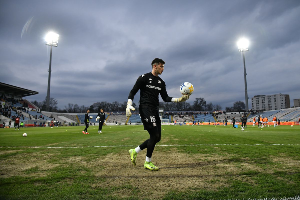 Metalul Buzău - Rapid 0-3, în „sferturile” Cupei României Betano » Două goluri în două minute, 3-0 la final, ura și la gară!