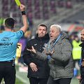 Robert Avram, cartonaș galben pentru Marius Șumudică, în Rapid - Slobozia // FOTO: Imago Images