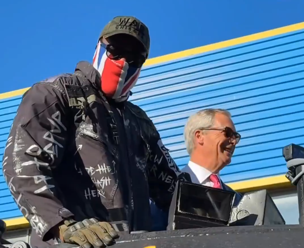 Apariție... altfel: celebrul boxer a venit cu tancul la conferința dinaintea ultimului meci