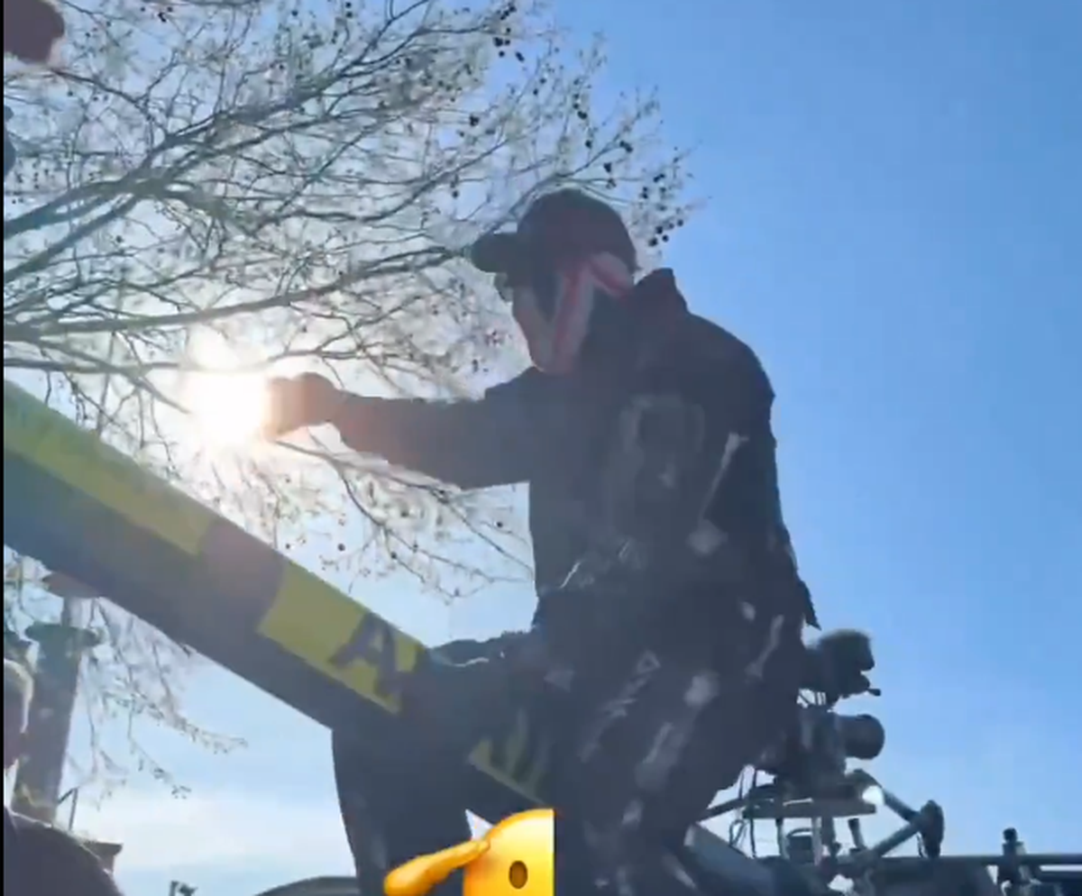 Apariție... altfel: celebrul boxer a venit cu tancul la conferința dinaintea ultimului meci