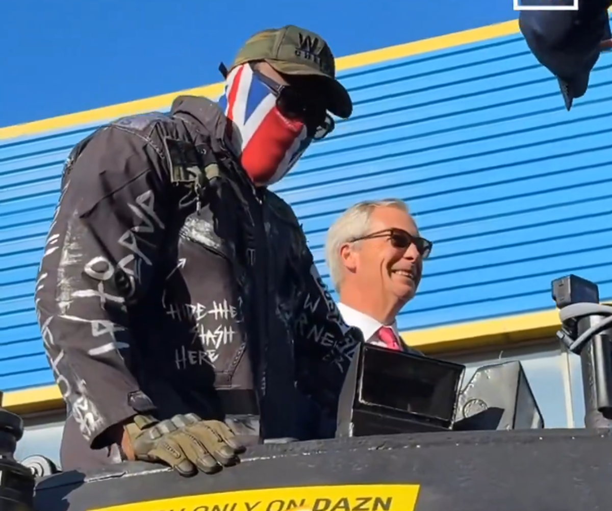 Apariție... altfel: celebrul boxer a venit cu tancul la conferința dinaintea ultimului meci