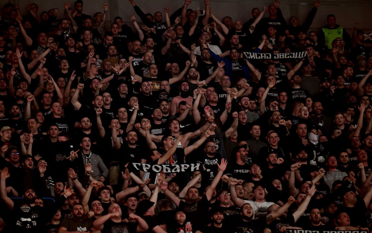 Imagini cu momentele violente petrecute înainte de Steaua Roșie Belgrad - Partizan