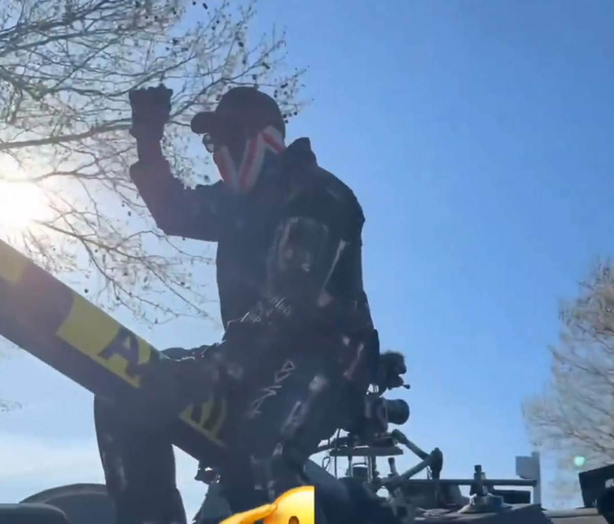 Apariție... altfel: celebrul boxer a venit cu tancul la conferința dinaintea ultimului meci