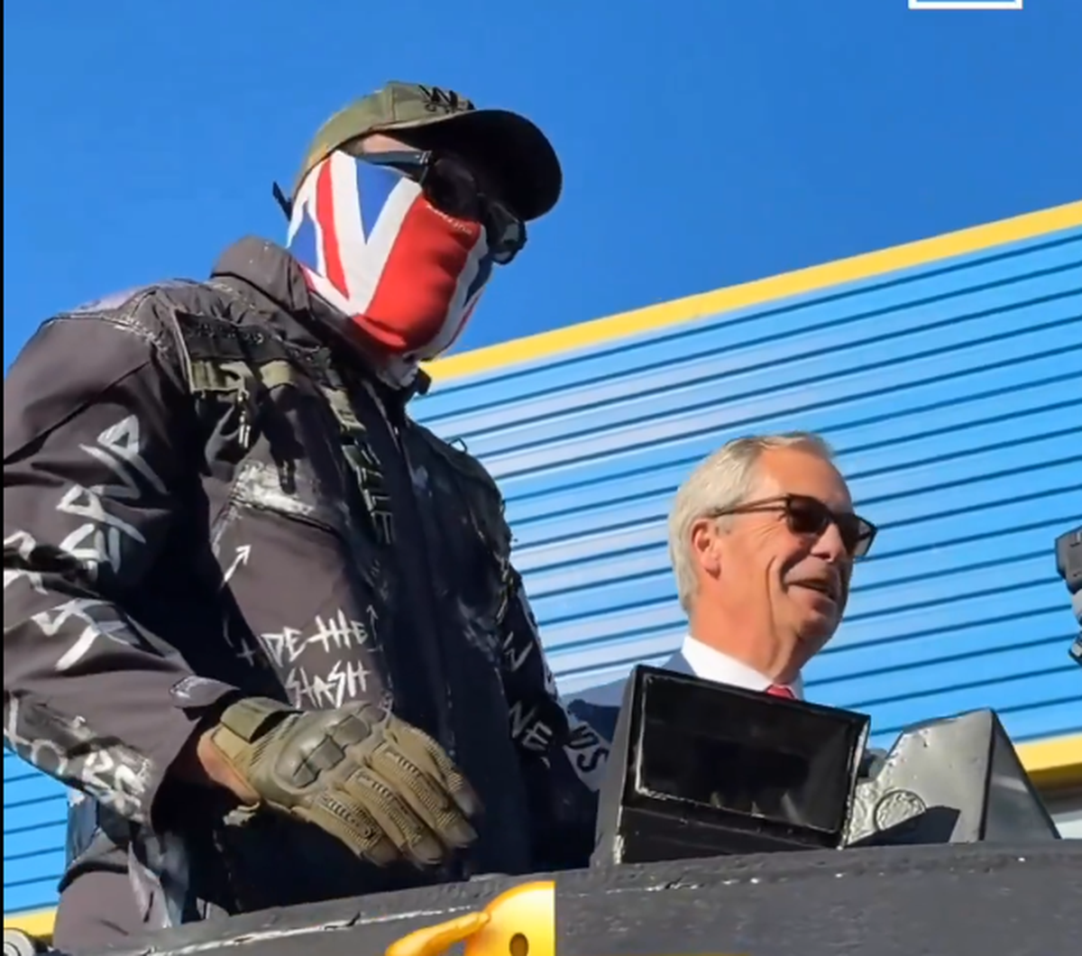 Apariție... altfel: celebrul boxer a venit cu tancul la conferința dinaintea ultimului meci