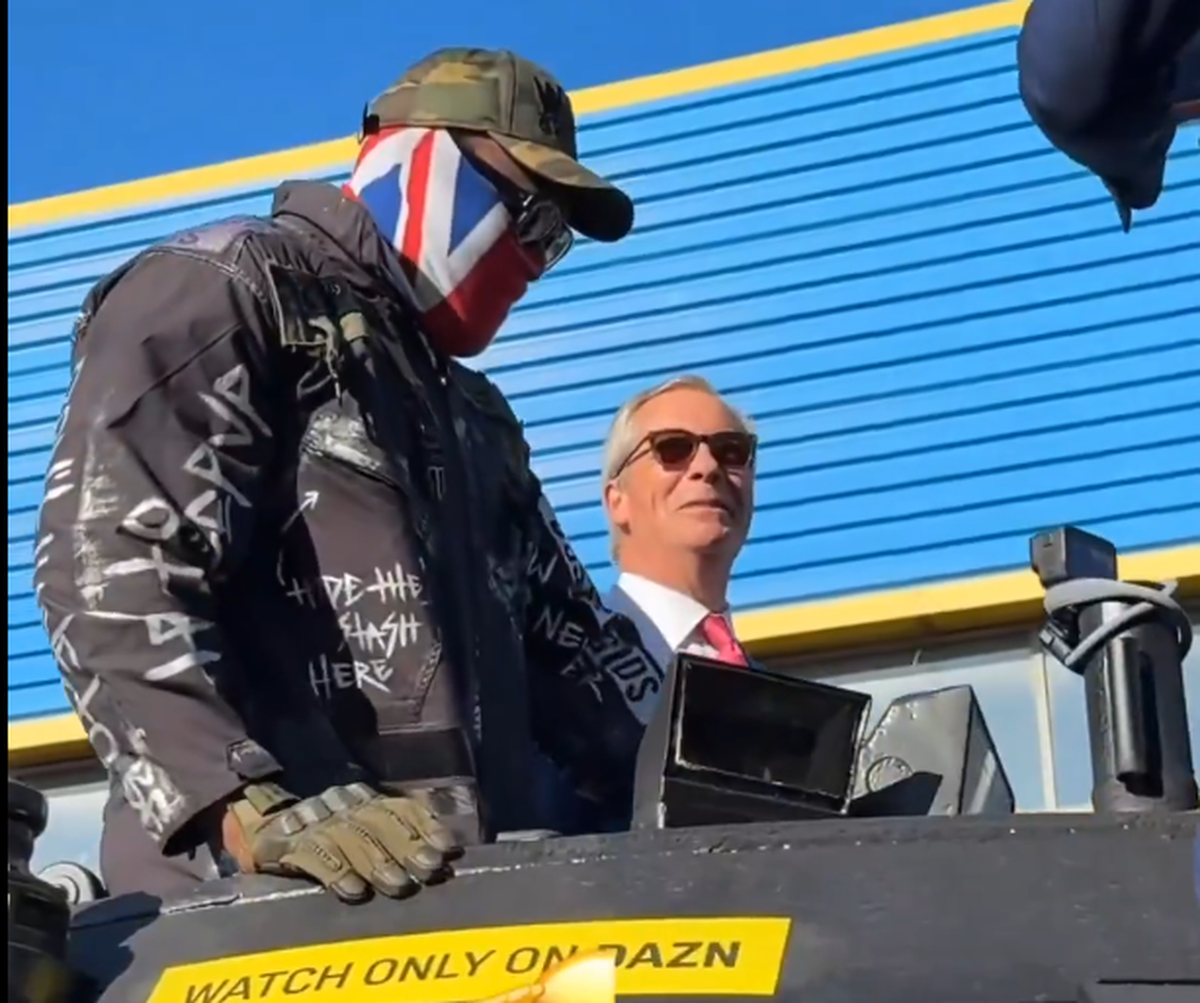 Apariție... altfel: celebrul boxer a venit cu tancul la conferința dinaintea ultimului meci