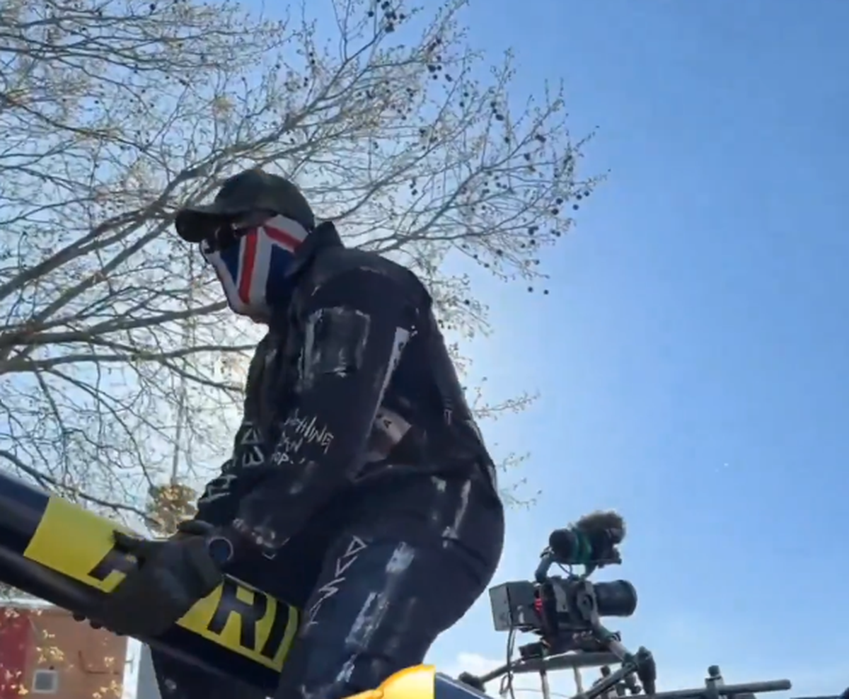 Apariție... altfel: celebrul boxer a venit cu tancul la conferința dinaintea ultimului meci