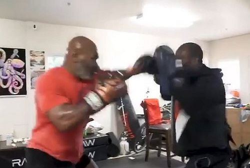 Mike Tyson (53 de ani) se pregătește intens pentru revenirea în ringul de box, după ce anunțat că vrea să participe la mai multe meciuri caritabile, pentru persoanele fără casă și pentru cei care au probleme cu drogurile.