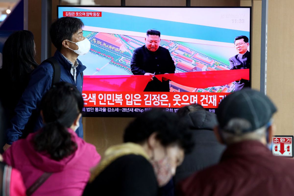 FOTO Dictatorul Kim Jong-Un ar fi încă în viață » Prima apariție în public după 3 săptămâni! Ce a spus Donald Trump