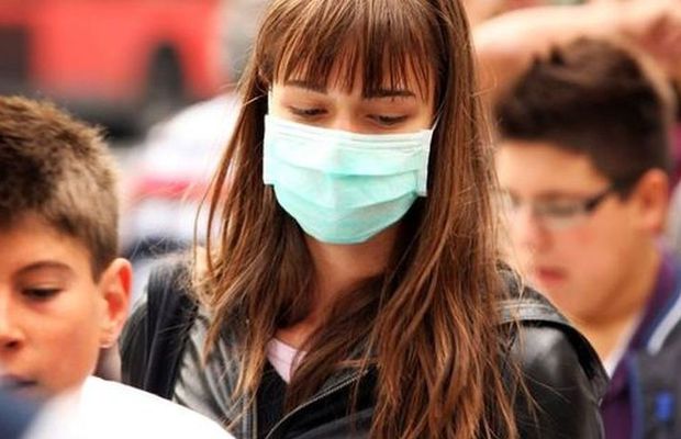 Măștile pentru COVID-19 pot crea probleme pentru pielea feței » Avertismentul medicilor + 8 sfaturi esențiale: fără gumă de mestecat și fără machiaj