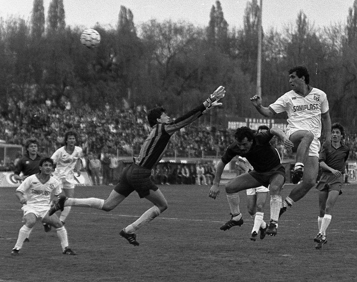 RETRO GSP. 33 de ani de când Cămătaru a început cursa grotescă pentru "Gheata de Aur": 26 de goluri în 9 meciuri, doar cu Steaua n-a marcat