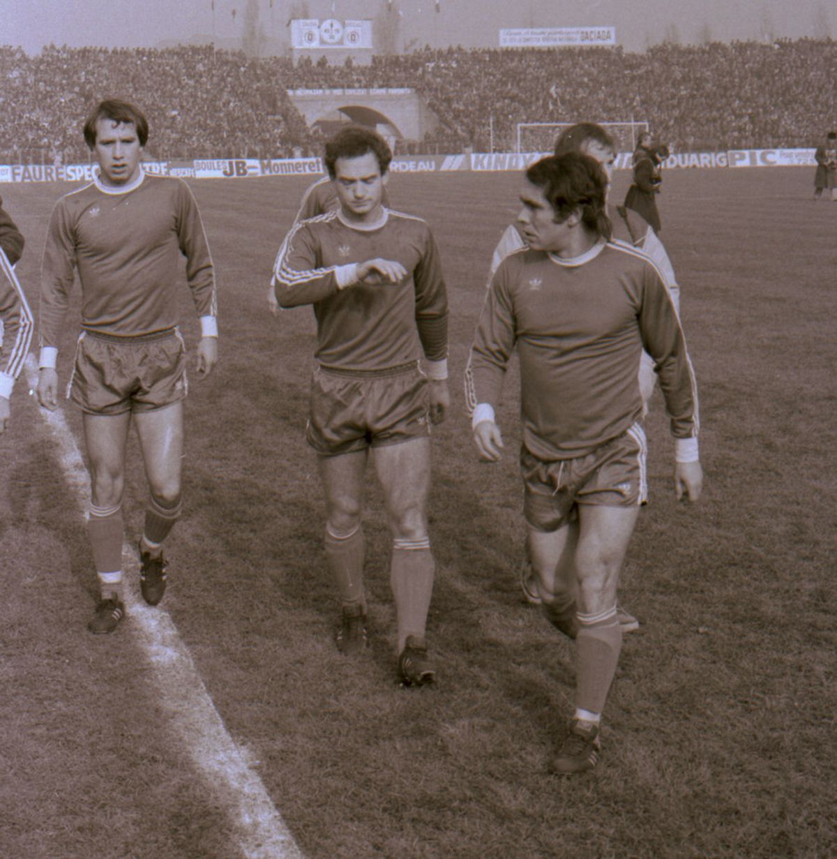 RETRO GSP. Azi, Zoli Crișan ar fi împlinit 65 de ani » 7 povești cu cel mai mare 7 din istoria Olteniei