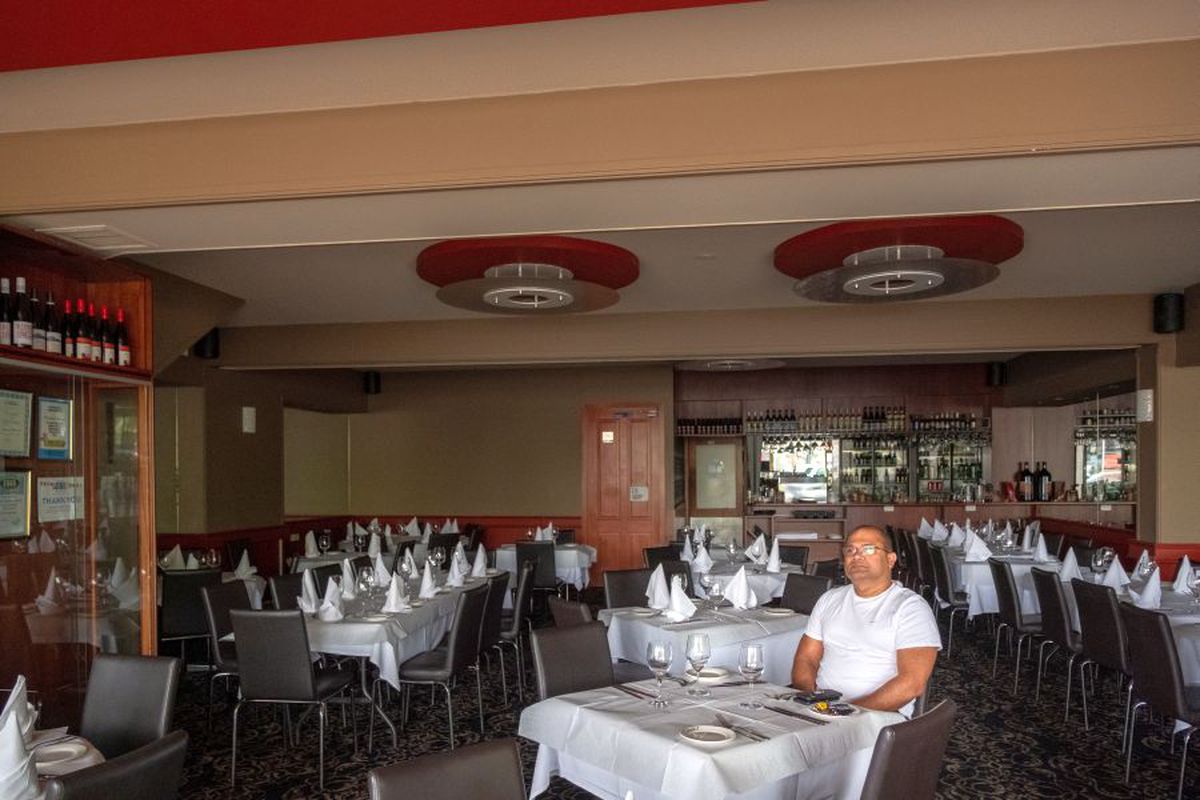 COVID-19. Cum vor arăta restaurantele și terasele din România, odată cu ridicarea Stării de Urgență » Planul autorităților: 2 metri între mese și maximum 8 persoane