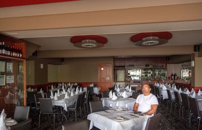 COVID-19. Cum vor arăta restaurantele și terasele din România, odată cu ridicarea Stării de Urgență » Planul autorităților: 2 metri între mese și maximum 8 persoane