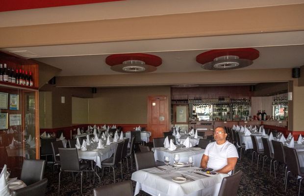 COVID-19. Cum vor arăta restaurantele și terasele din România, odată cu ridicarea Stării de Urgență » Planul autorităților: 2 metri între mese și maximum 8 persoane