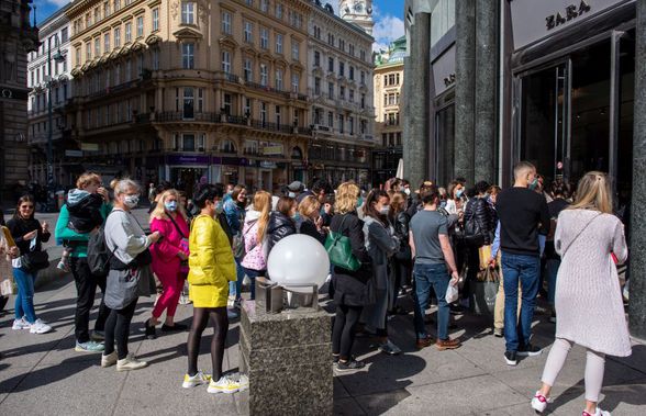 COVID-19. Imagini inedite din Viena, în prima zi după ridicarea restricțiilor » Cozi în fața centrelor comerciale și la Ikea