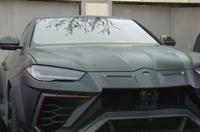 Lamborghini Urus, mașina lui Mirel Rădoi // foto: captură Telekom Sport