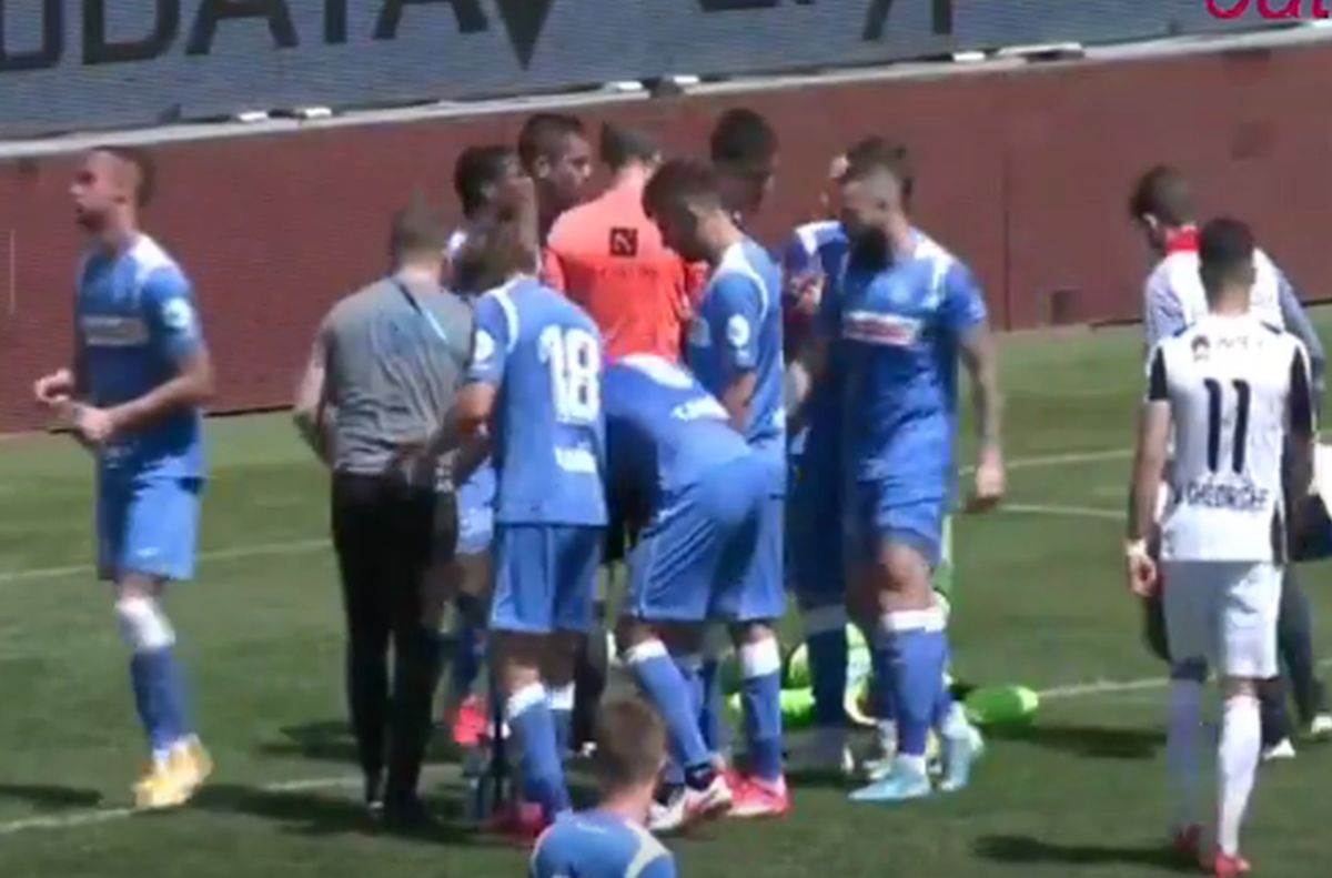 Moment de spaimă la Astra - Poli Iași: Brănescu, schimbat după ce a fost făcut KO de un adversar » Primul verdict în cazul accidentării