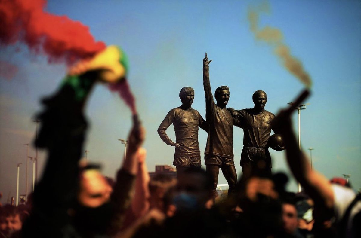 Manchester United - Liverpool » Derby-ul din Premier League, amânat! Fanii au pătruns pe stadion