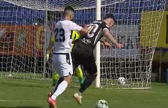 Decizie total aiurea în Liga 1 » Arbitrul a dat „galben” pentru simulare în loc de penalty!