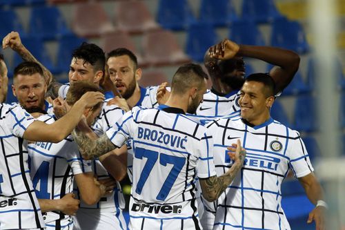 Inter este noua campioană din Serie A, după ce Atalanta, singura echipă care o mai putea prinde din urmă teoretic, s-a încurcat în deplasarea de la Sassuolo, 1-1.