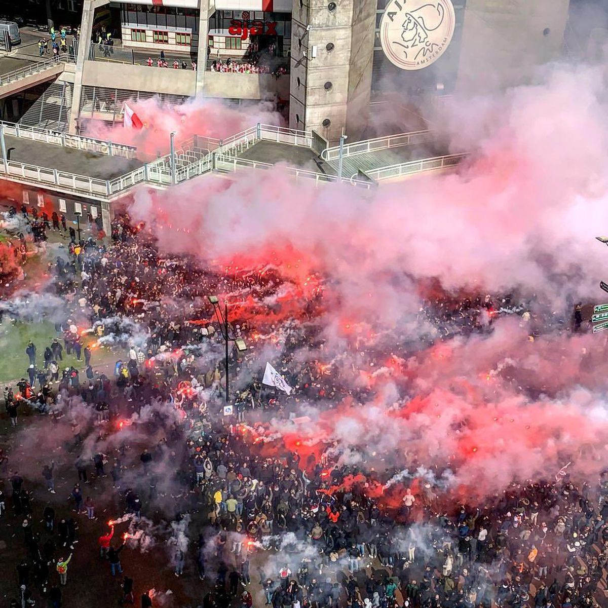 Ajax Amsterdam sărbătorește titlul cu numărul 35! Imagini senzaționale din Amsterdam