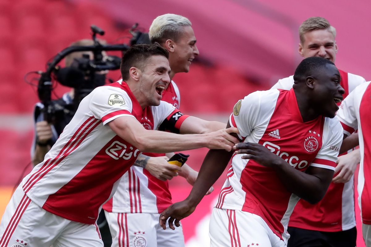 Ajax Amsterdam sărbătorește titlul cu numărul 35! Imagini senzaționale din Amsterdam