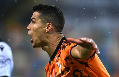 „Dubla” lui Cristiano Ronaldo o menține pe Juventus în cursa pentru locurile de Champions League! Cum arată lupta din Serie A