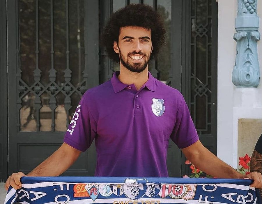Joao Miguel, prezentat oficial în fața Primăriei Pitești, în iunie 2021 / Sursă foto: Facebook@ FC Argeș Dezlănțuit după FCSB - FC Argeș 4-0: „N-are nimic nici în vârful bocancului, nici în creier! Îl vedeți pe el să facă vreo cooperativă?”