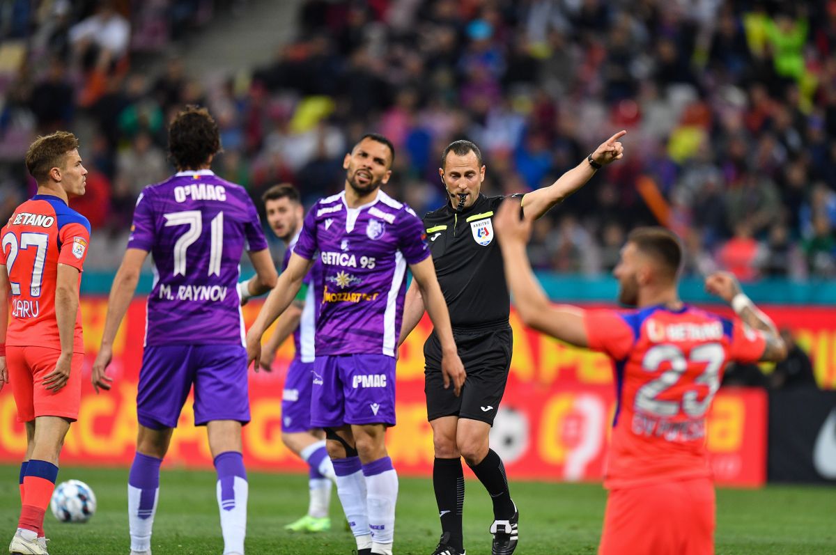 Și-a distrus fotbaliștii după eșecul cu FCSB: „Avem 3 atacanți și 3 goluri în tot play-off-ul!”