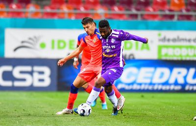 Și-a distrus fotbaliștii după eșecul cu FCSB: „Avem 3 atacanți și 3 goluri în tot play-off-ul!”