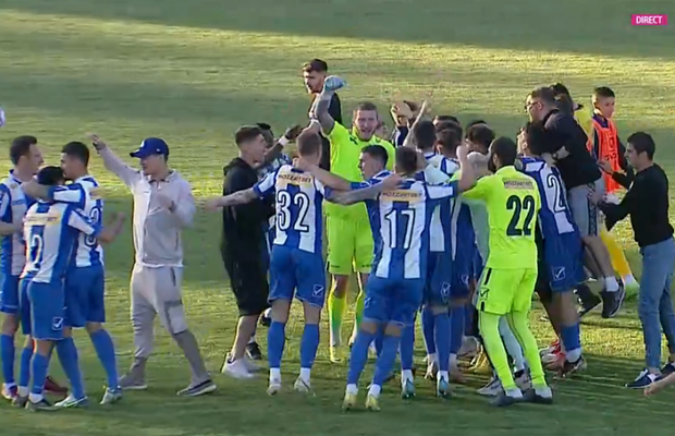 Poli Iași a câștigat derby-ul Moldovei și revine în Liga 1! Fanii au pătruns pe gazon și au sărbătorit cu jucătorii » Calcule: Dinamo o pândește pe Oțelul
