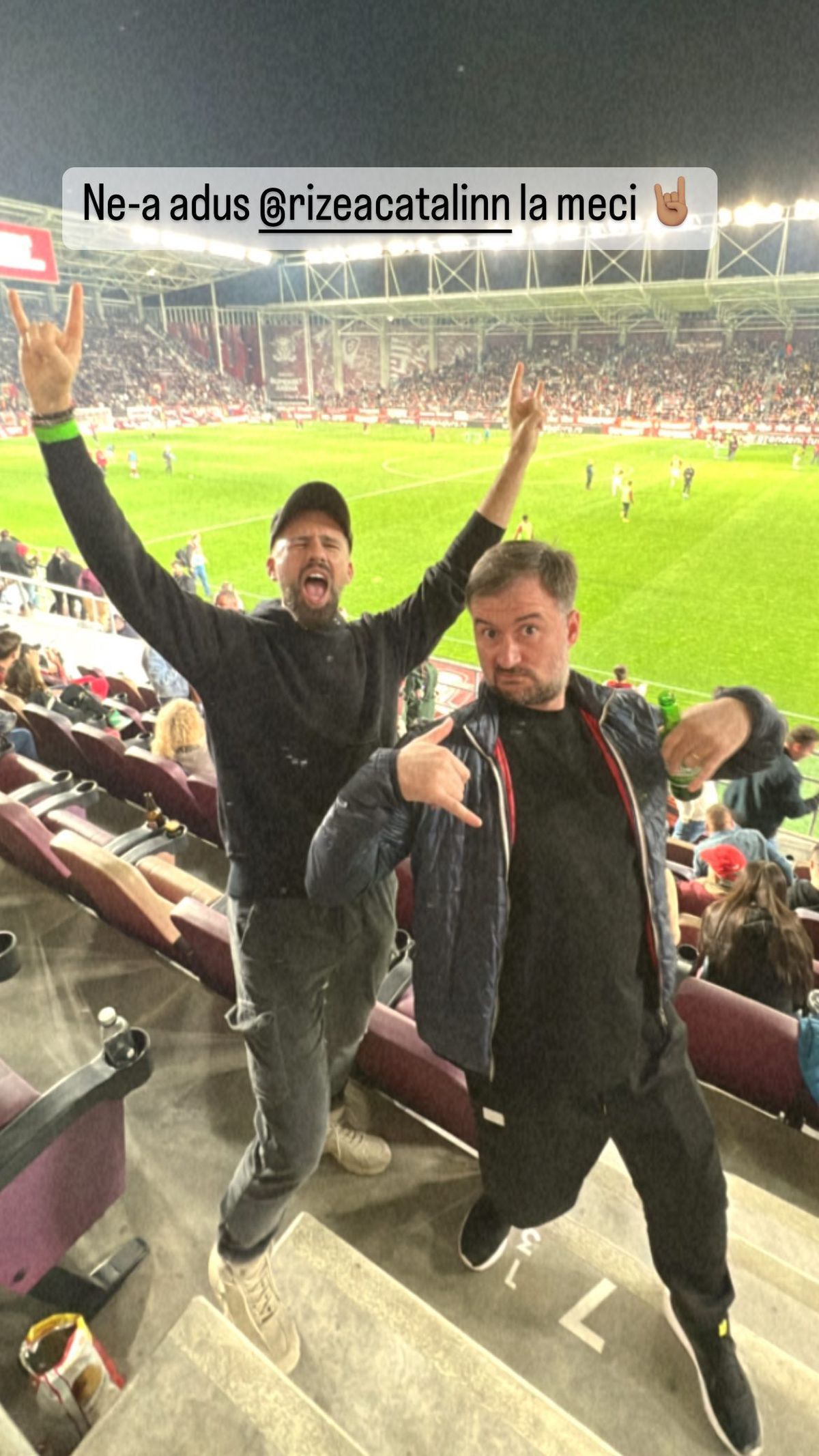 Stadionul din Giulești, înțesat de vedete la Rapid - CFR Cluj » Soliști cunoscuți și oameni de televiziune, fanii bucureștenilor la meciul câștigat de trupa lui Adrian Mutu în fața campioanei