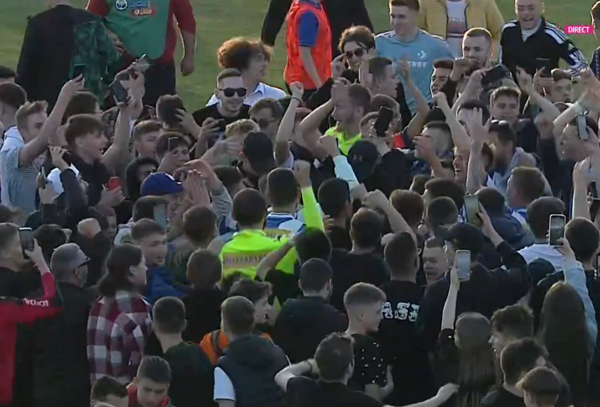 Poli Iași a câștigat derby-ul Moldovei și revine în Liga 1! Fanii au pătruns pe gazon și au sărbătorit cu jucătorii » Calcule: Dinamo o pândește pe Oțelul