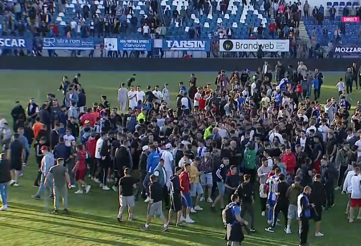 Poli Iași a câștigat derby-ul Moldovei și revine în Liga 1! Fanii au pătruns pe gazon și au sărbătorit cu jucătorii » Calcule: Dinamo o pândește pe Oțelul
